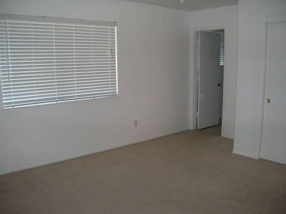 4th image of 2726 Santa Fe St