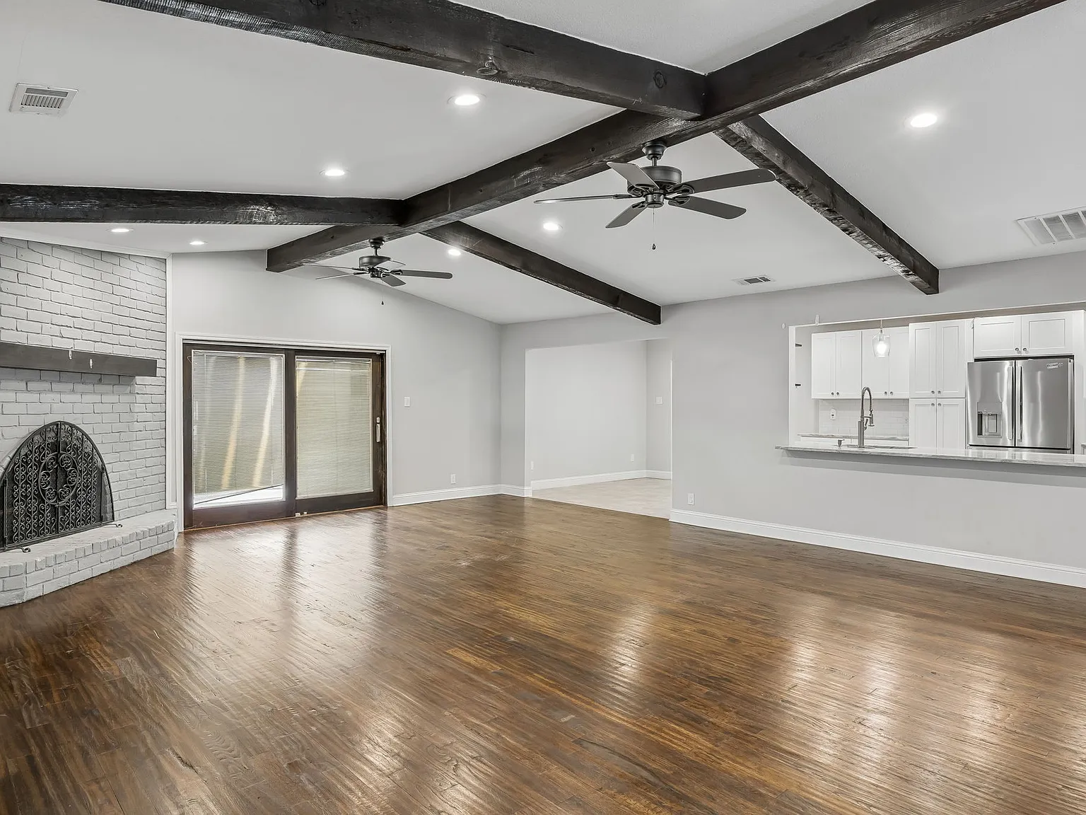 4 bed, 2641 sqft, $3,995 — Photo 4
