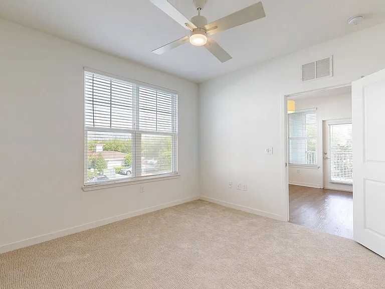 Essex Luxe Apartments — Photo 85