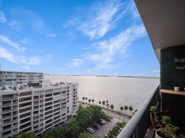 1450 Brickell Bay Dr, Miami, FL