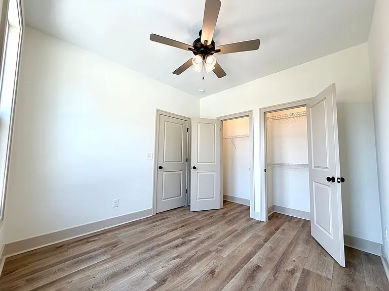 489 S Main St — Photo 25