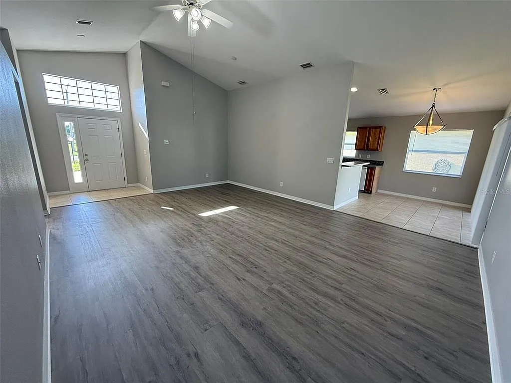 3 bed, 2.0 bath, 1422 sqft, $1,795 — Photo 4