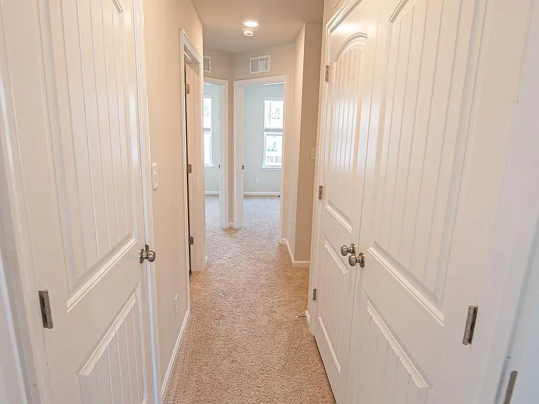 130 Willowtree Ln — Photo 42