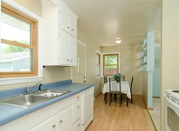 5th image of 2098 Orange Ave E