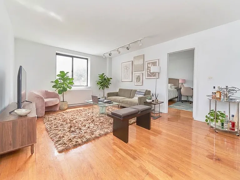 458 W 52nd St #2D — Photo 1