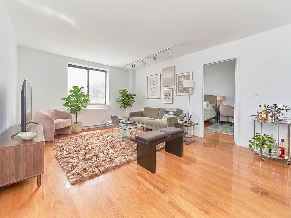 1st image of 458 W 52nd St APT 2D