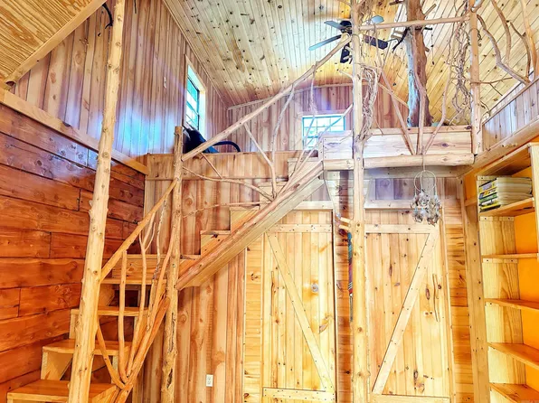 953 Mill Creek Rd, Melbourne, AR 72556