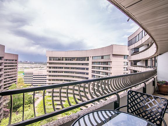 5th image of 1300 Crystal Dr APT 1706S
