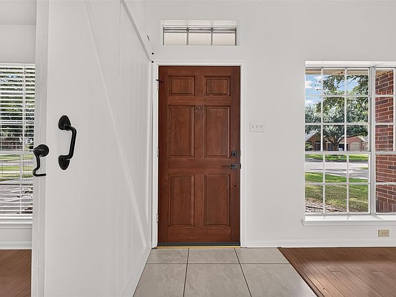 4th image of 726 Long Prairie Dr