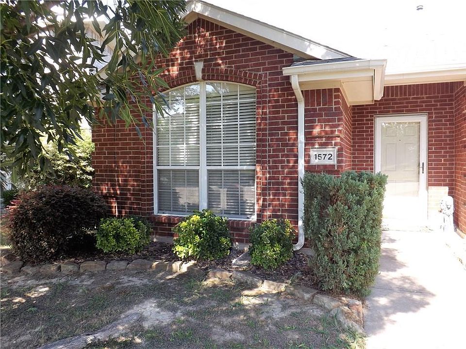 1st image of 1572 Warwick Dr
