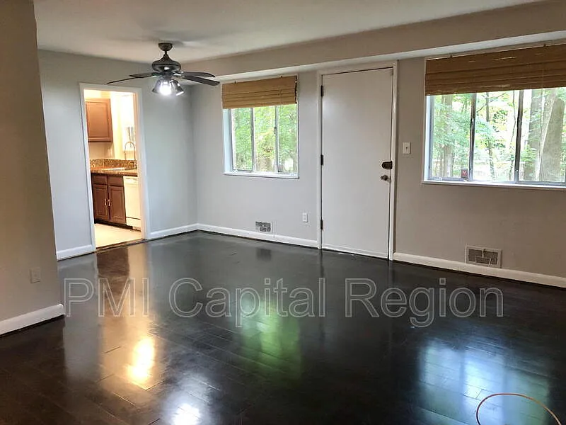 3 bed, 1.0 bath, 1076 sqft, $2,375 — Photo 2