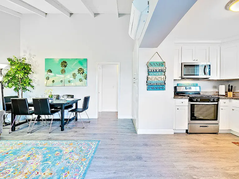 1320 W Balboa Blvd #B — Photo 5