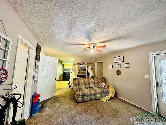 4th image of 199 Holmes St