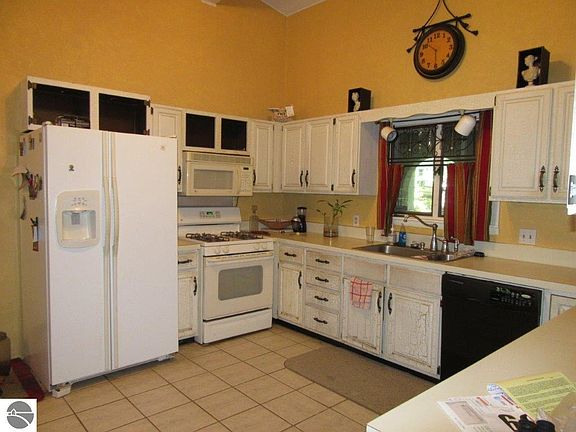 5th image of 10714 Pine Grove Dr