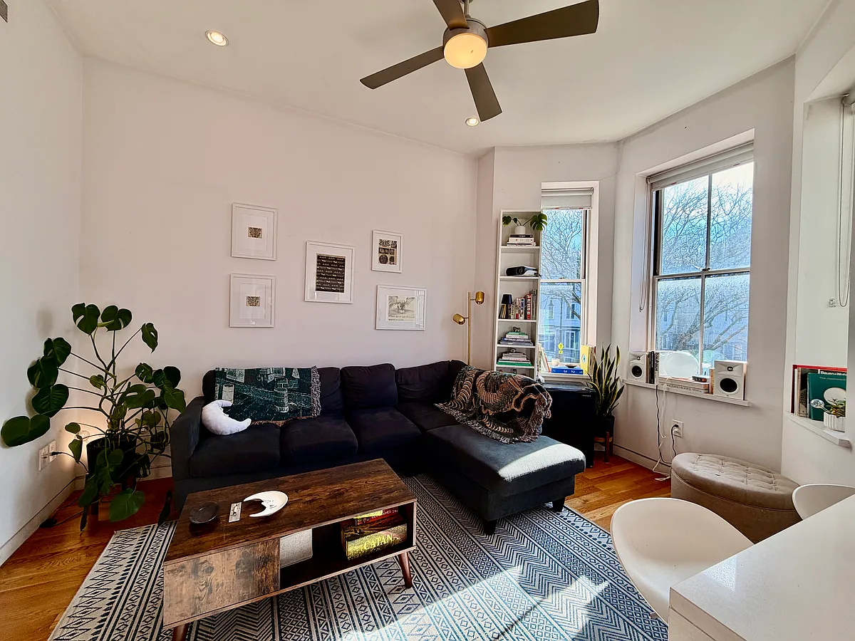 Building Photo - 1607 Tremont St #2