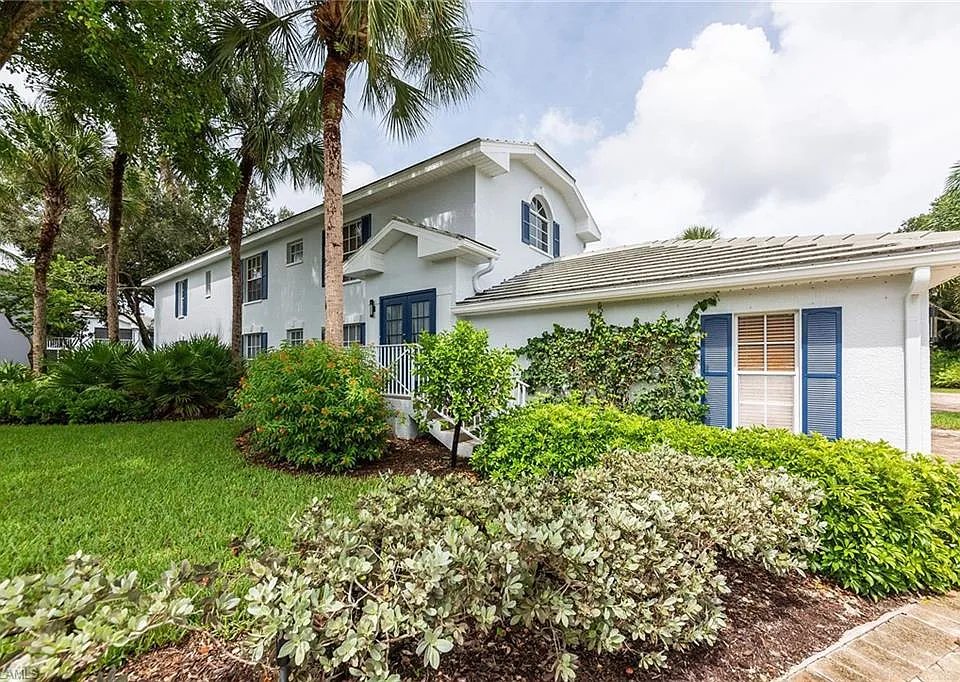 7050 Barrington Cir #201