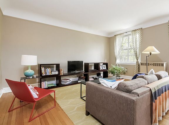 5th image of 1024 Pleasant St #5
