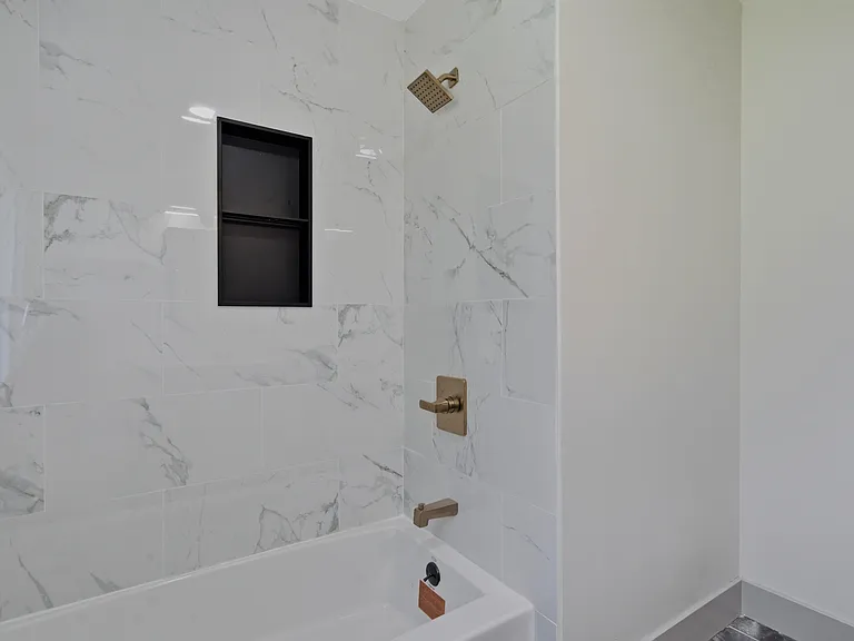 7138 Craig St — Photo 9