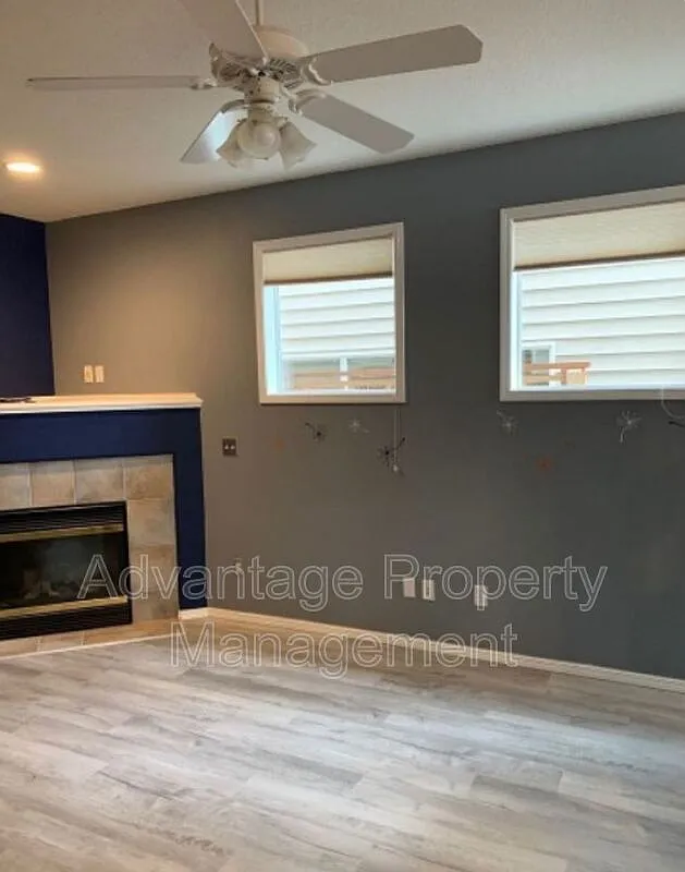 4 bed, 2.5 bath, 1924 sqft, $3,100 — Photo 4