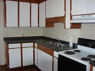 5th image of 128 Pierpont Ave