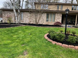 5138 Lake Bluff Rd, West Bloomfield, MI 48323