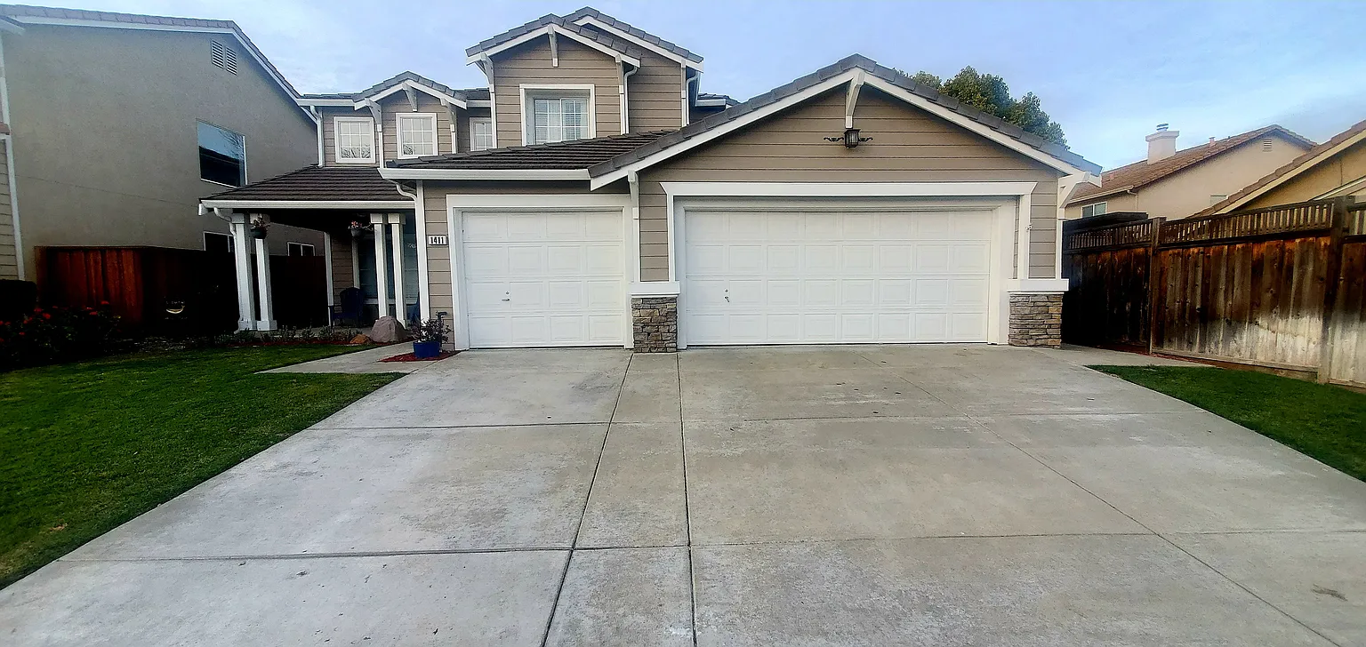 1411 Swallow Ln photo 1