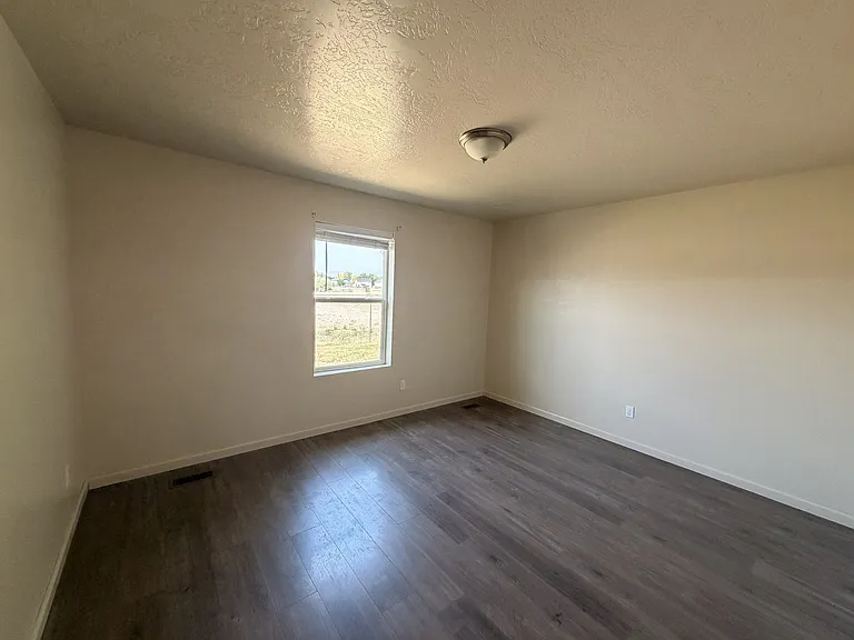 8556 W Snohomish St — Photo 7