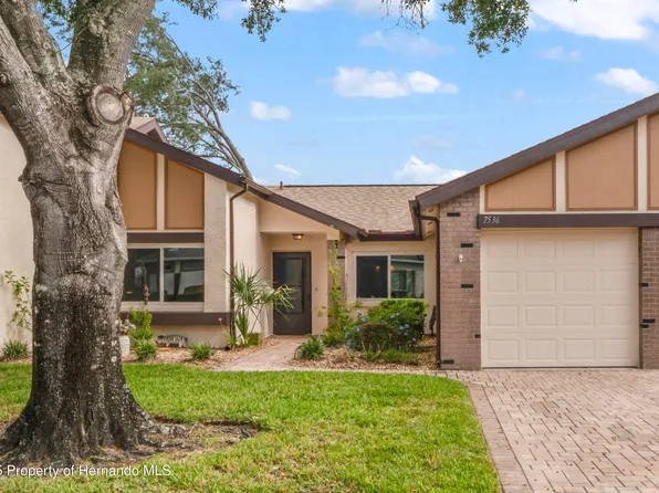 7536 Heather Walk Dr, Weeki Wachee, FL 34613
