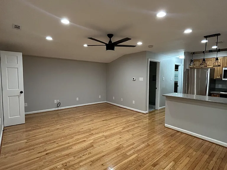 299 Flynn Dr — Photo 3