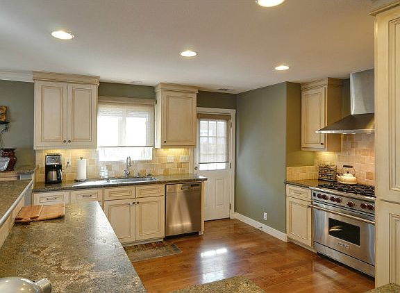 4th image of 2279 Westgate Ave