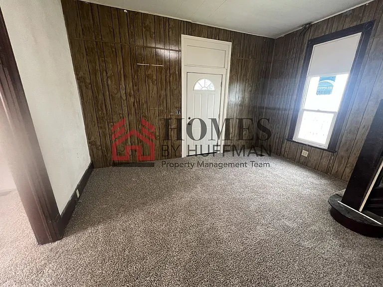 818 South Barker Avenue — Photo 3