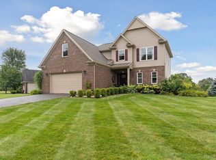366 Granite Dr, Howell, MI 48843