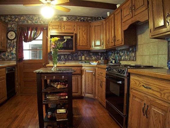 5th image of 2125 Oakridge Dr
