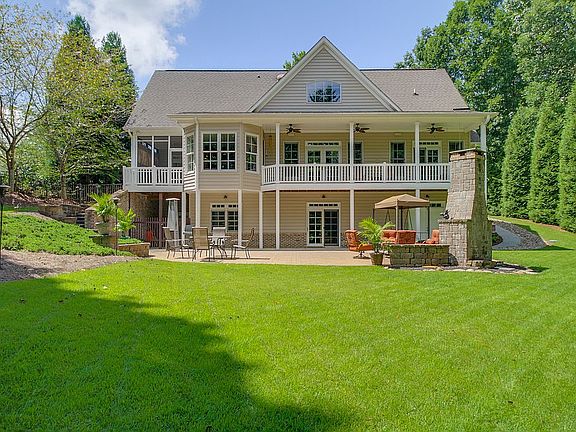 Lots of cozy outdoor spaces