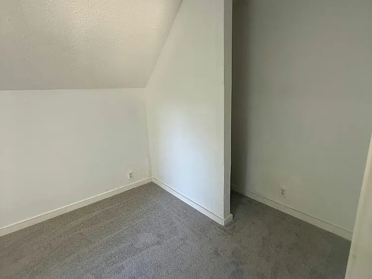 9800 Kennedy Ave — Photo 15