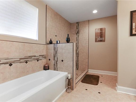 4th image of 6309 Painters St