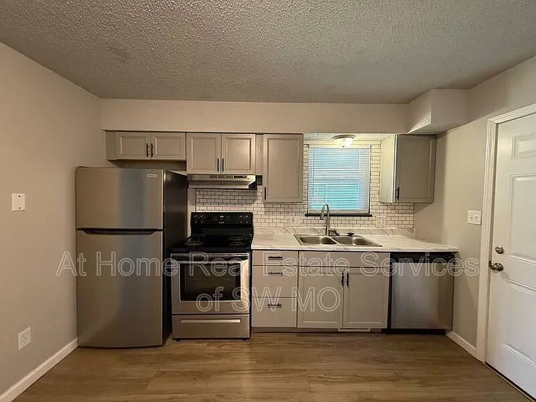 3508 S Farm Road 135 #D — Photo 4