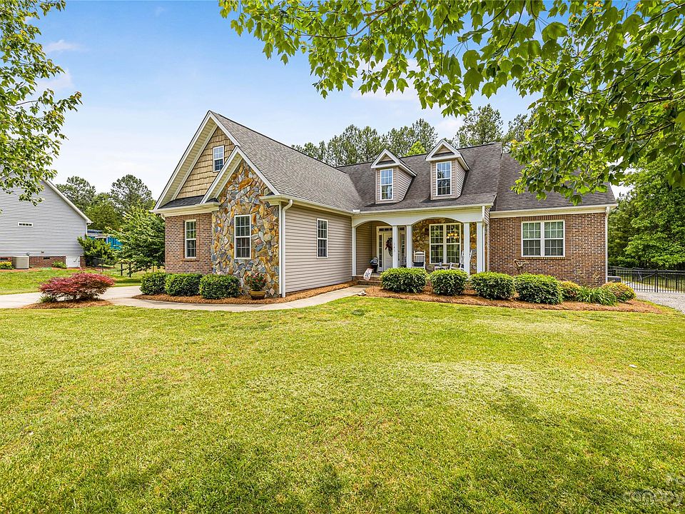 1st image of 143 Ole Farm Pl