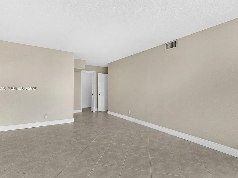 200 Leslie Dr #902 — Photo 15