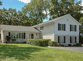 16 E Penny Rd, Barrington, IL 60010