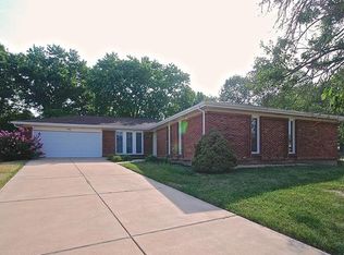 1 Sunnyridge Ct, Ballwin, MO 63011