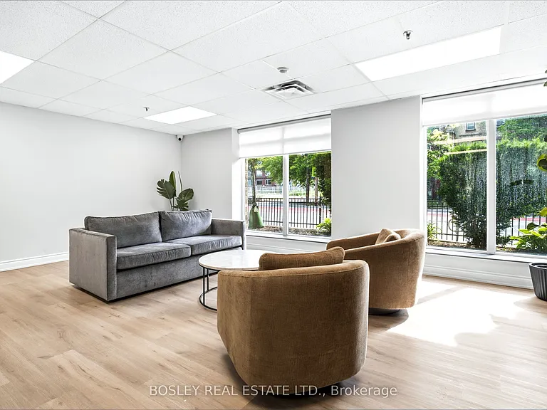 140 W Bathurst St #803 — Photo 32