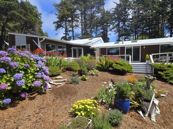 8243 NW Coast Rd, Seal Rock, OR 97376