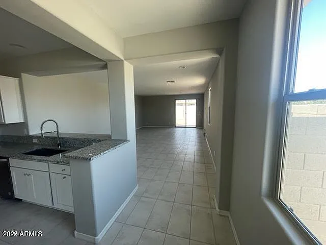 3 bed, 2.0 bath, 1872 sqft, $2,449 — Photo 2
