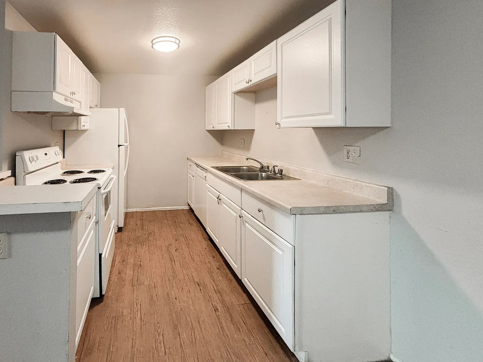 2 bed, 850 sqft, $2,060 — Photo 3