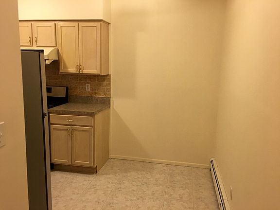 4th image of 13546 Coolidge Ave #1ST