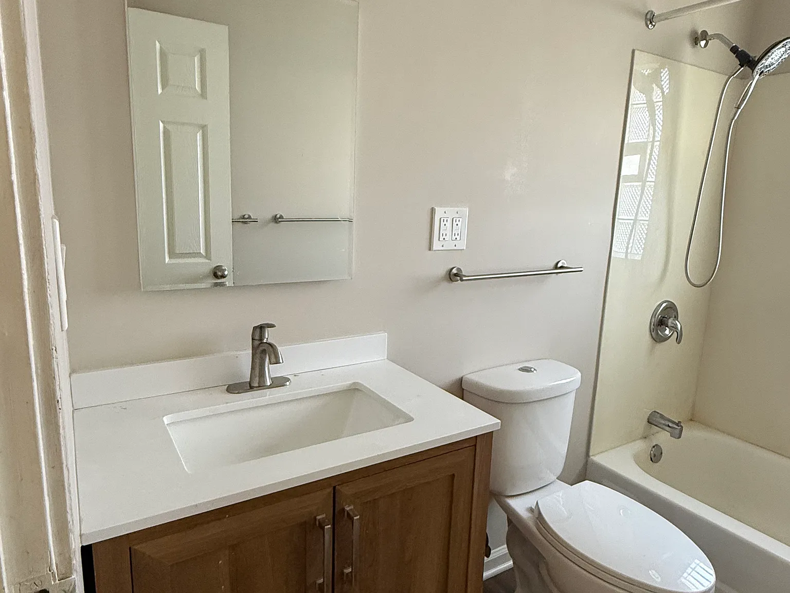 2 bed, 900 sqft, $1,950 — Photo 3