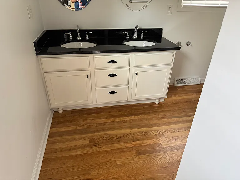 803 E 37th Ave — Photo 16