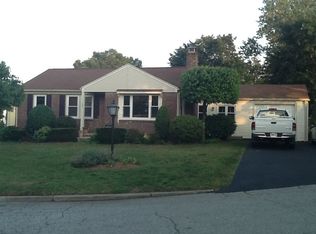 135 Lawnacre Dr, Cranston, RI 02920
