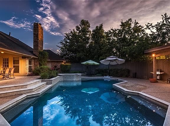 2nd image of 200 Villawood Cir